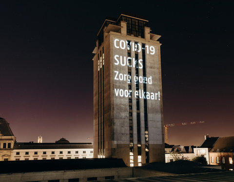 Corona projectie op Boekentoren, slogan 4