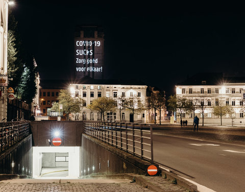 Corona projectie op Boekentoren, slogan 4