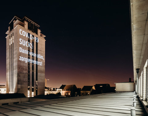 Corona projectie op Boekentoren, slogan 5