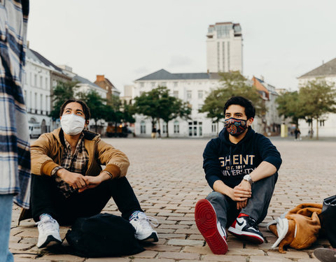 Sfeerbeeld met studenten in de stad