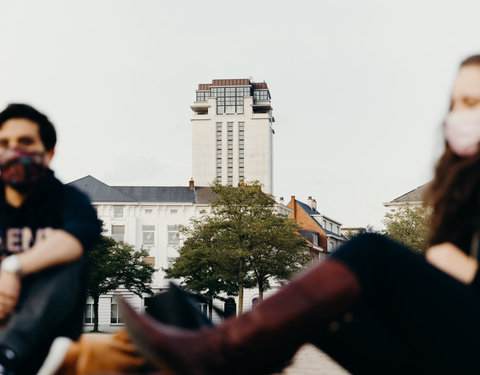 Sfeerbeeld met studenten in de stad