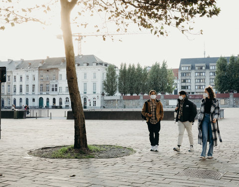 Sfeerbeeld met studenten in de stad