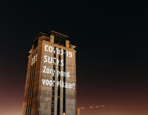 Corona projectie op Boekentoren, slogan 4