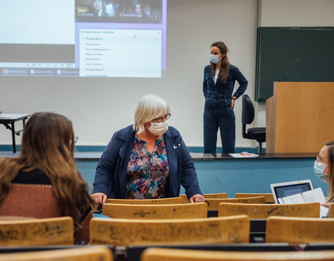 Bezoek rector Rik Van de Walle en vicerector Mieke Van Herreweghe on campus en online