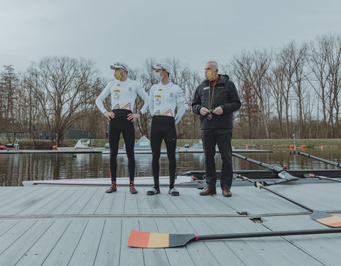 Koning Filip bezoekt roeitraining voor de Olympische Spelen