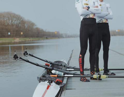 Koning Filip bezoekt roeitraining voor de Olympische Spelen