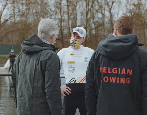 Koning Filip bezoekt roeitraining voor de Olympische Spelen