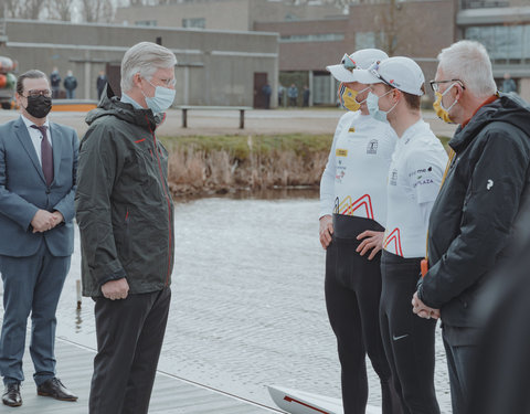 Koning Filip bezoekt roeitraining voor de Olympische Spelen