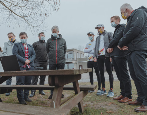 Koning Filip bezoekt roeitraining voor de Olympische Spelen