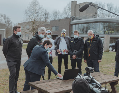 Koning Filip bezoekt roeitraining voor de Olympische Spelen