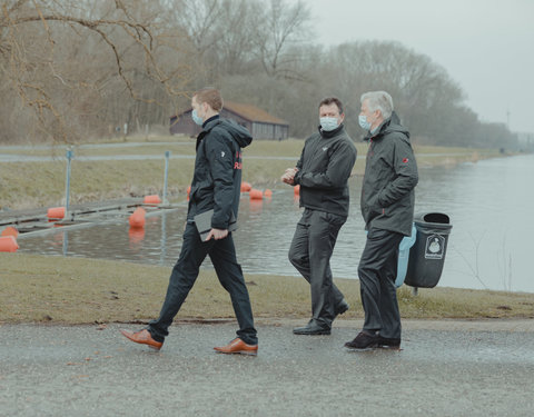 Koning Filip bezoekt roeitraining voor de Olympische Spelen