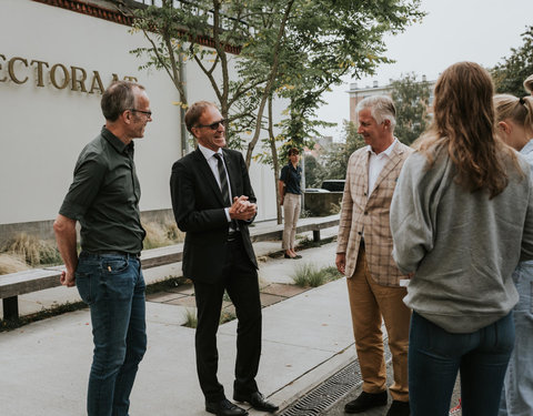 Koning Filip bezoekt met zijn gezin de Boekentoren