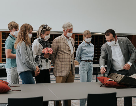 Koning Filip bezoekt met zijn gezin de Boekentoren