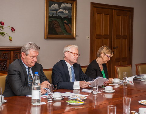 Bezoek Finse ambassadeur en voorstelling van woordenboek Fins-Nederlands/Nederlands-Fins-12811