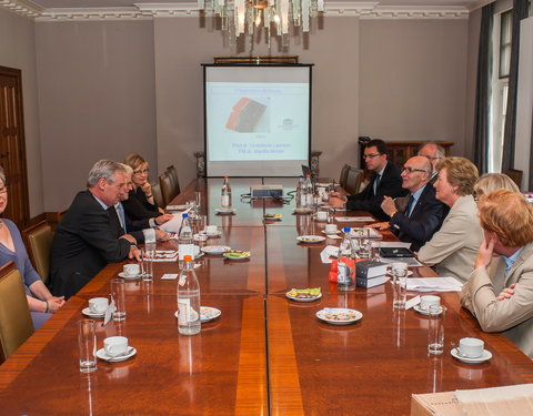 Bezoek Finse ambassadeur en voorstelling van woordenboek Fins-Nederlands/Nederlands-Fins-12813