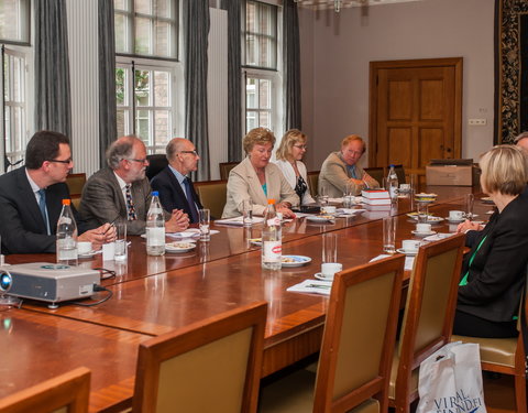 Bezoek Finse ambassadeur en voorstelling van woordenboek Fins-Nederlands/Nederlands-Fins-12815