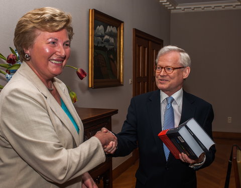 Bezoek Finse ambassadeur en voorstelling van woordenboek Fins-Nederlands/Nederlands-Fins-12819