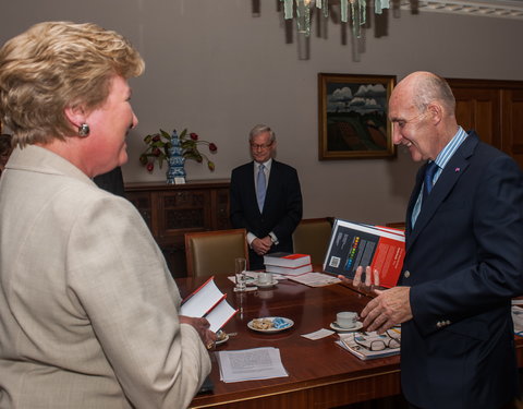 Bezoek Finse ambassadeur en voorstelling van woordenboek Fins-Nederlands/Nederlands-Fins-12821