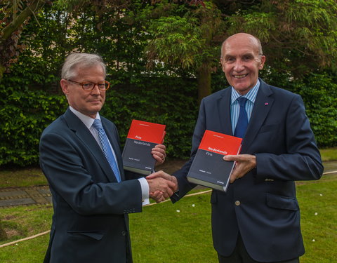 Bezoek Finse ambassadeur en voorstelling van woordenboek Fins-Nederlands/Nederlands-Fins-12823