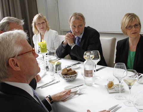 Bezoek Finse ambassadeur en voorstelling van woordenboek Fins-Nederlands/Nederlands-Fins-12835