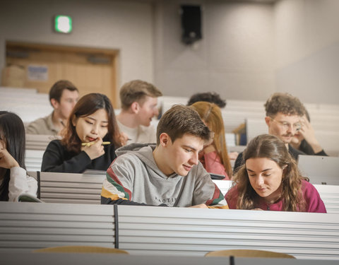 Bezoek Gentse studenten aan hun collega's op de Global Campus in Korea