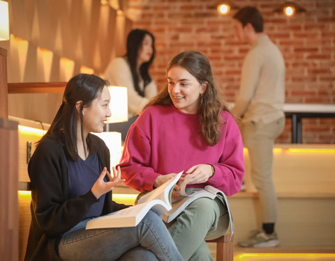 Bezoek Gentse studenten aan hun collega's op de Global Campus in Korea