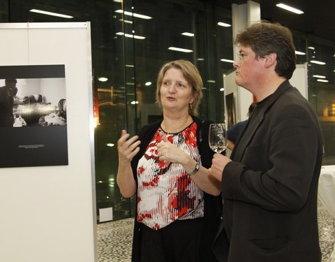 Tentoonstelling en publicatie 'Vanuit de onderbuik' door het International Centre for Reproductive Health (ICRH)-16835