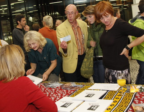 Tentoonstelling en publicatie 'Vanuit de onderbuik' door het International Centre for Reproductive Health (ICRH)-16836