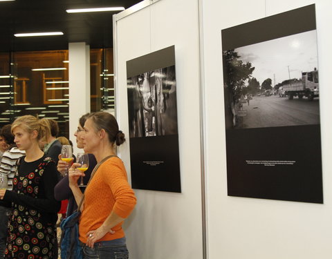 Tentoonstelling en publicatie 'Vanuit de onderbuik' door het International Centre for Reproductive Health (ICRH)-16845