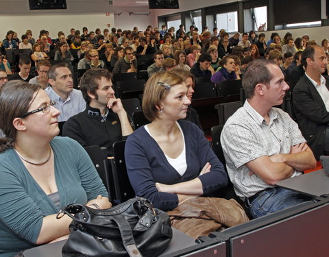 Eerste les Interne Belgische Politiek met Vlaams minister Geert Bourgeois-17001