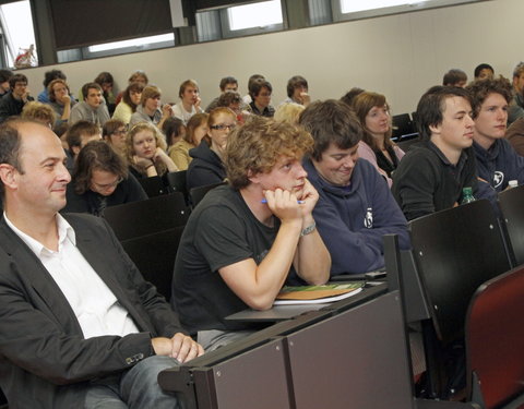 Eerste les Interne Belgische Politiek met Vlaams minister Geert Bourgeois-17002