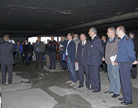 Brandproef in een nagebouwde, ondergrondse parkeergarage op het het terrein van Warringtonfirgent; een uniek experiment door Uni