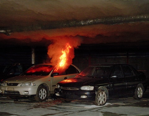 Brandproef in een nagebouwde, ondergrondse parkeergarage op het het terrein van Warringtonfirgent; een uniek experiment door Uni