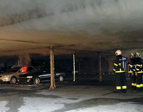 Brandproef in een nagebouwde, ondergrondse parkeergarage op het het terrein van Warringtonfirgent; een uniek experiment door Uni