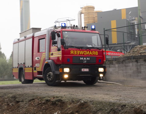 Brandproef in een nagebouwde, ondergrondse parkeergarage op het het terrein van Warringtonfirgent; een uniek experiment door Uni