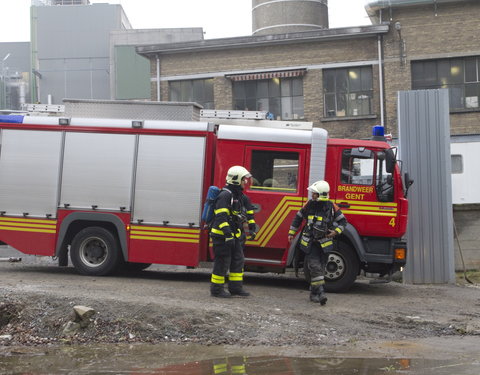 Brandproef in een nagebouwde, ondergrondse parkeergarage op het het terrein van Warringtonfirgent; een uniek experiment door Uni