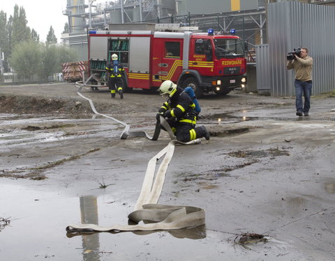 Brandproef in een nagebouwde, ondergrondse parkeergarage op het het terrein van Warringtonfirgent; een uniek experiment door Uni