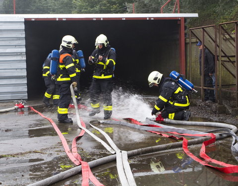 Brandproef in een nagebouwde, ondergrondse parkeergarage op het het terrein van Warringtonfirgent; een uniek experiment door Uni