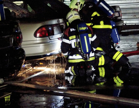 Brandproef in een nagebouwde, ondergrondse parkeergarage op het het terrein van Warringtonfirgent; een uniek experiment door Uni