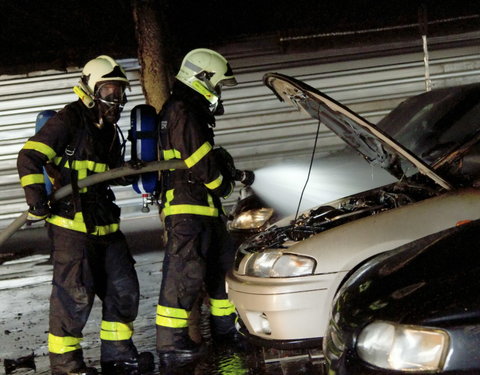 Brandproef in een nagebouwde, ondergrondse parkeergarage op het het terrein van Warringtonfirgent; een uniek experiment door Uni