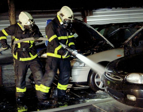 Brandproef in een nagebouwde, ondergrondse parkeergarage op het het terrein van Warringtonfirgent; een uniek experiment door Uni