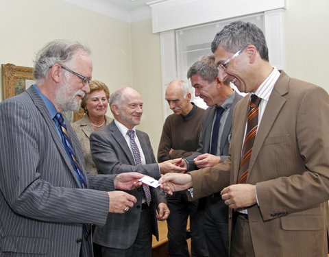 Leden Bestuurscollege ontvangen nieuwe UGent-kaart-17812