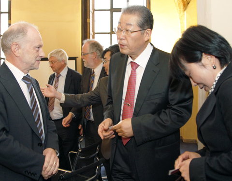 Overleg met delegatie van de  Universiteit van Incheon (UI, Zuid-Korea)-18016