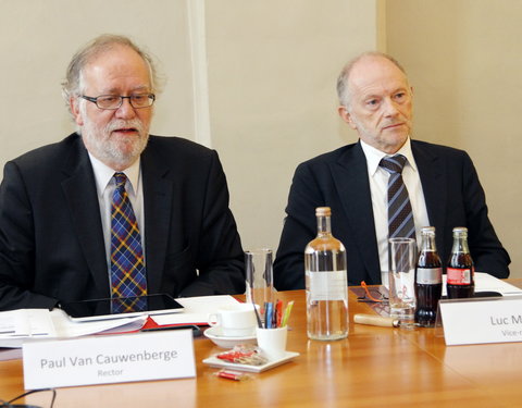 Overleg met delegatie van de  Universiteit van Incheon (UI, Zuid-Korea)-18024