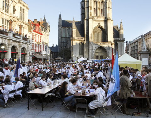 FK Beiaardcantus 2012 op het Sint-Baafsplein-20216