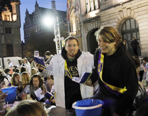 FK Beiaardcantus 2012 op het Sint-Baafsplein-20299