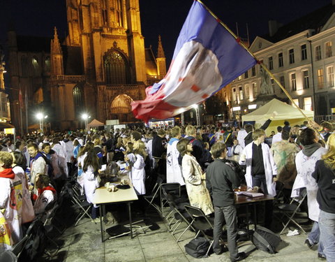 FK Beiaardcantus 2012 op het Sint-Baafsplein-20318