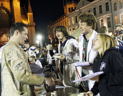 FK Beiaardcantus 2012 op het Sint-Baafsplein-20324