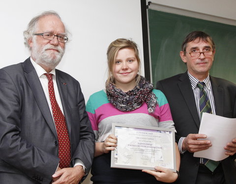 Uitreiking certificaten topstudenten bachelor Diergeneeskunde-20575