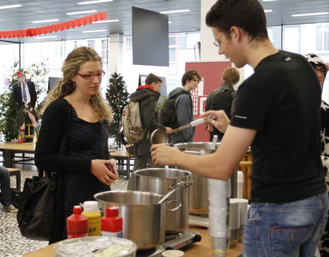 UGent-studenten For Life voor een lokaal goed doel: studenten zwemmen 24 uur in het geld voor vzw Toontje (Gentbrugge)-21465